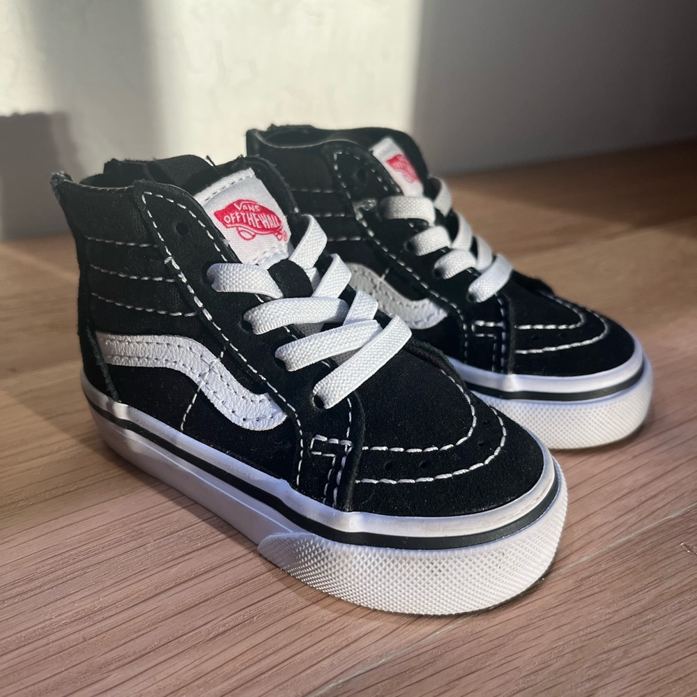 Vans Sk8-Hi Toddler Black and White Sneakers size 4